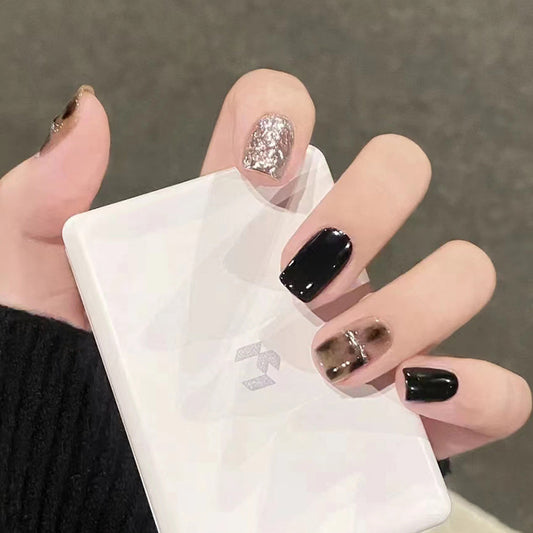 Uñas con purpurina negra ombré 