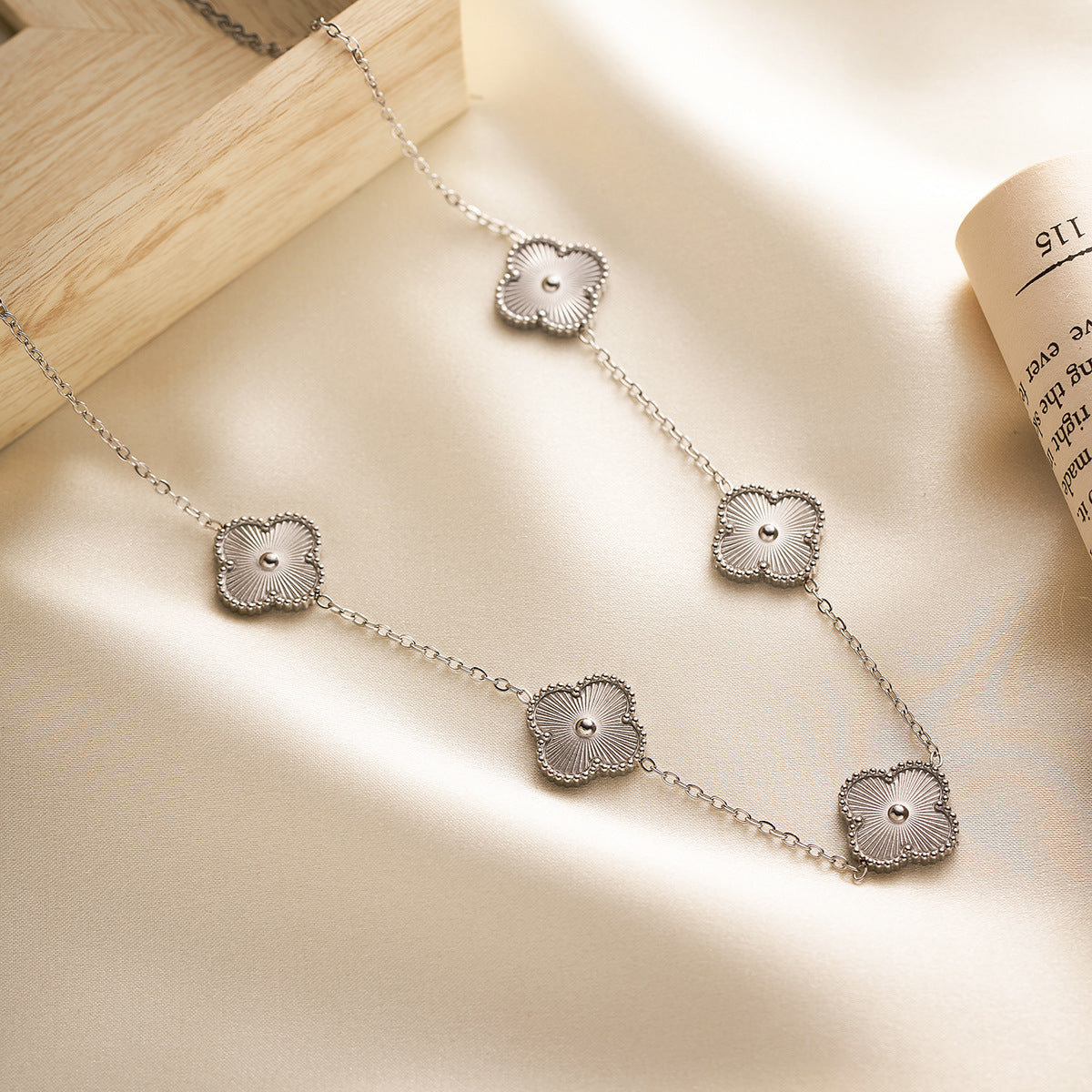 Women's Lucky Clover Necklace & Bracelet Set — Colorfast Collarbone Chains