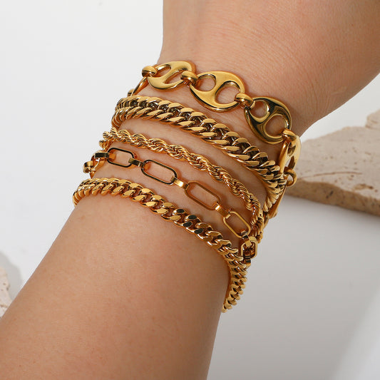 Pulsera con diseño de serpiente apilada chapada en oro de 18 quilates 
