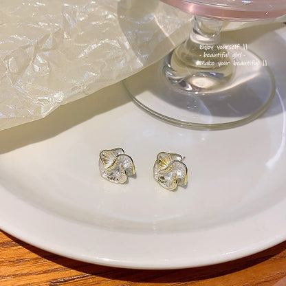 Drip glaze camellia stud earrings are simple