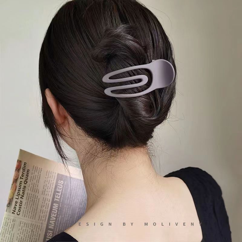Frosted hairpin woman