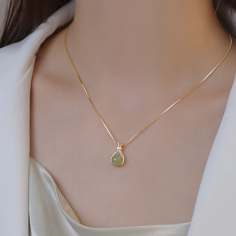 Women's Imitation Hetian Jade Titanium Steel Collarbone Necklace