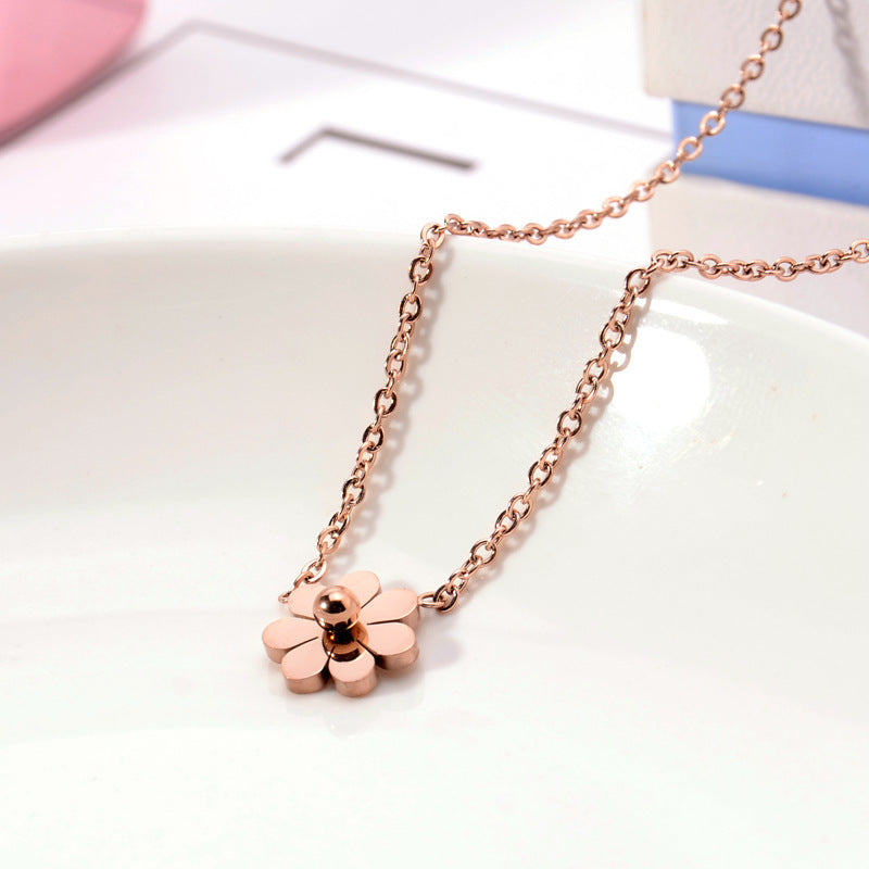 Small daisy titanium steel necklace