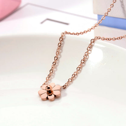 Small daisy titanium steel necklace