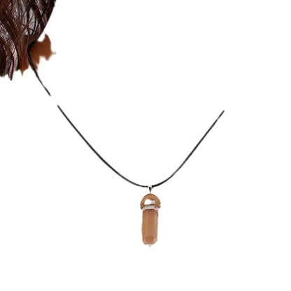 Collar con colgante hexagonal 