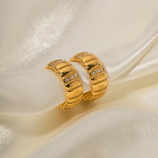 Bread pattern C-shaped earrings