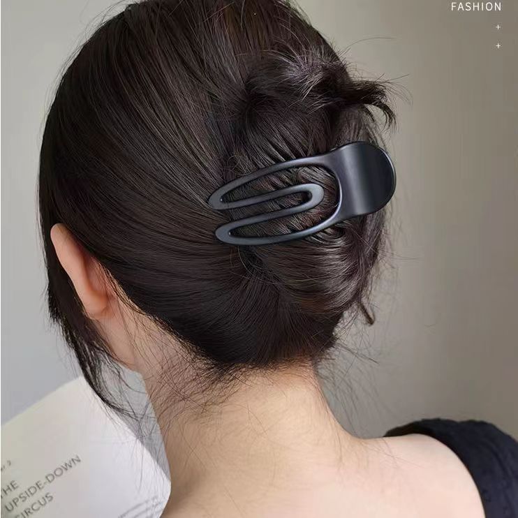 Frosted hairpin woman
