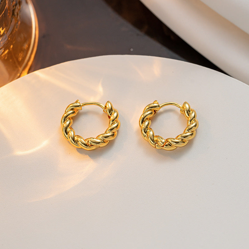 Brincos de argola torcidos elegantes, banhados a ouro vintage, joias elegantes para orelha de titânio 
