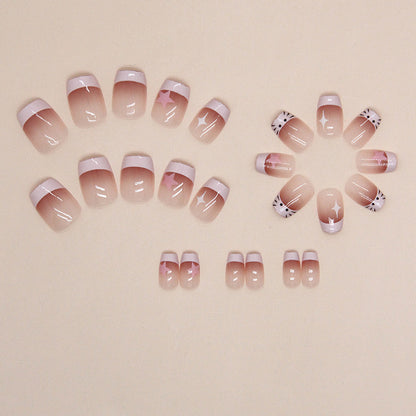 Uñas cortas de bailarina con diseño de gato francés en degradado rosa 