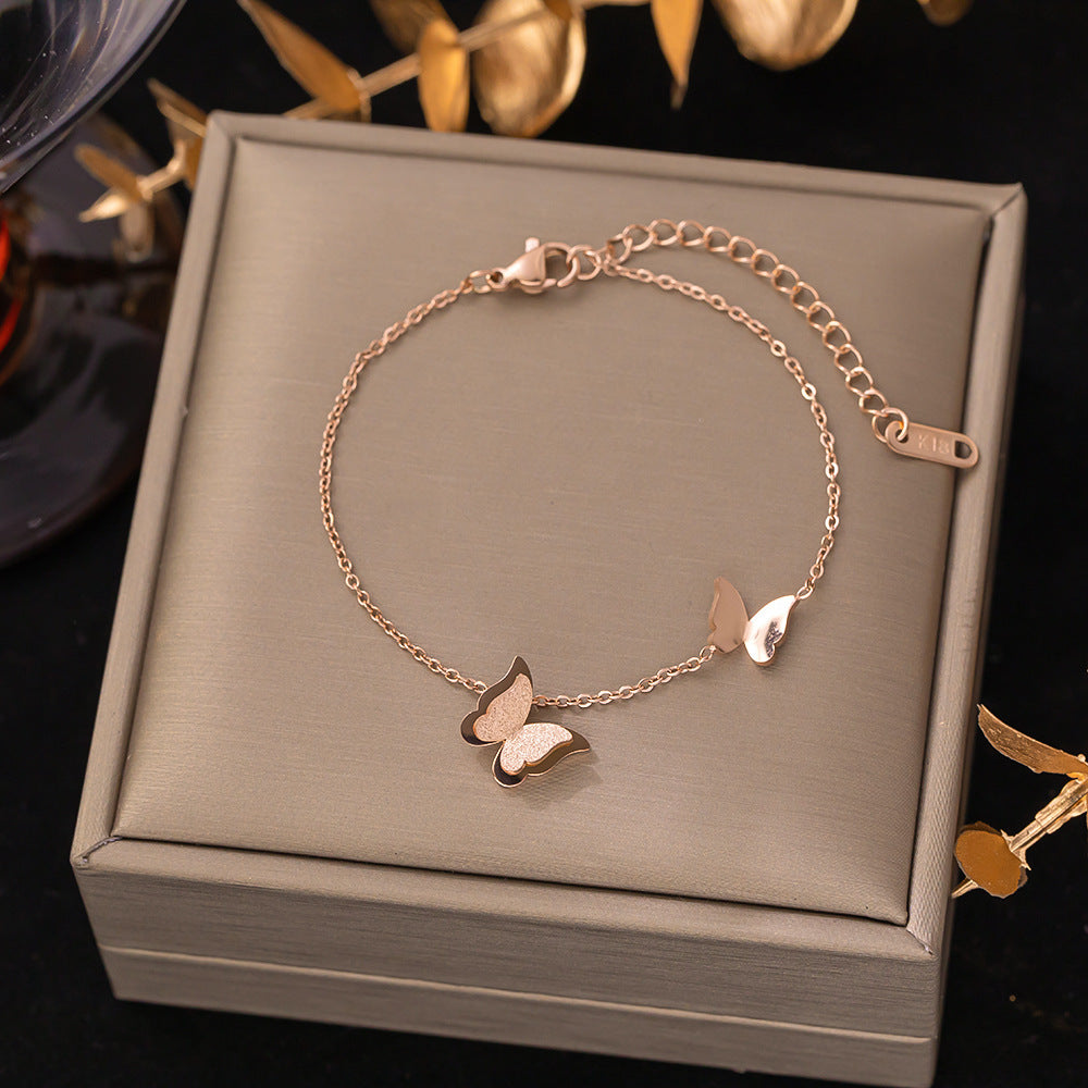 The new titanium steel bracelet is versatile for women