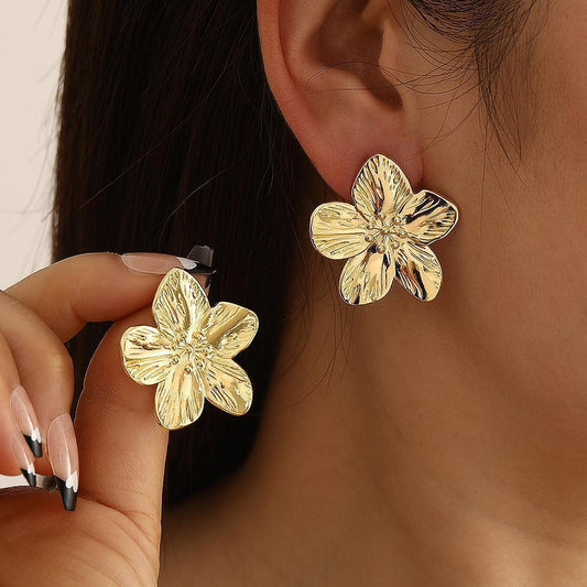 Petal stud earrings