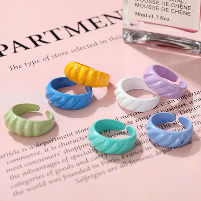 Diagonal stripe open ring metal spray paint finger