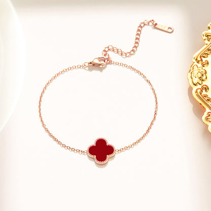 Pulseira feminina em aço titânio - trevo preto e branco, corrente em ouro rosa 