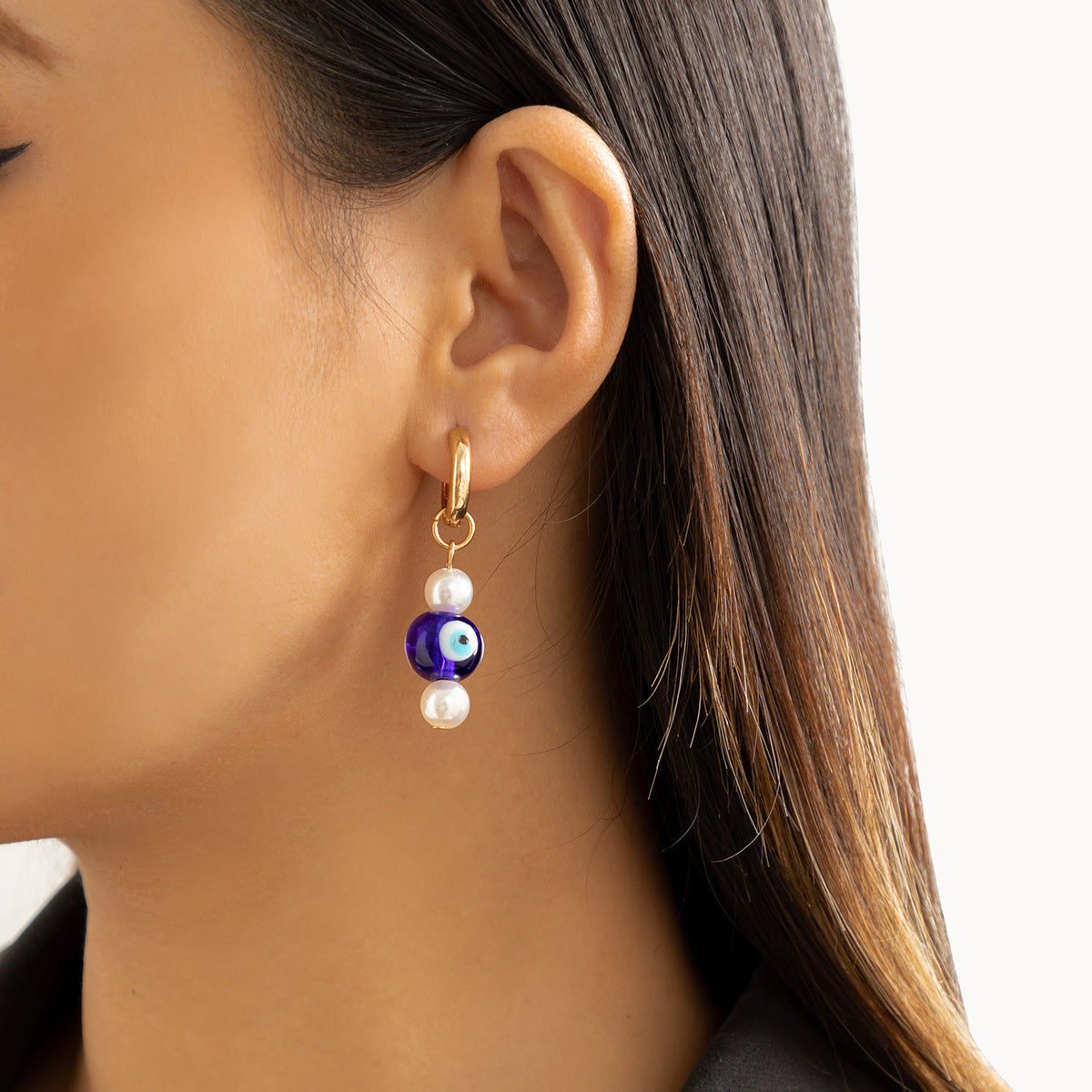 Eye imitation pearl stud earrings