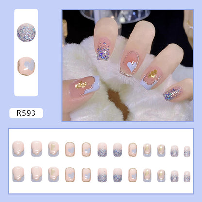Uñas de color azul hielo puro 