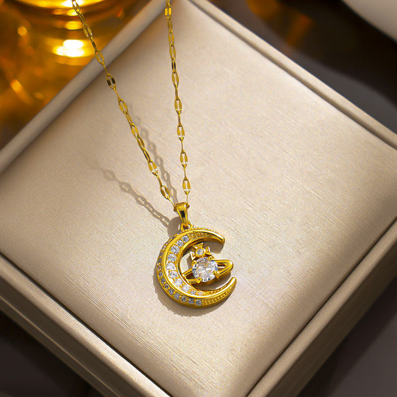 Conjunto de collar y anillo Saturno con luna y circonitas dobles de Vivienne 