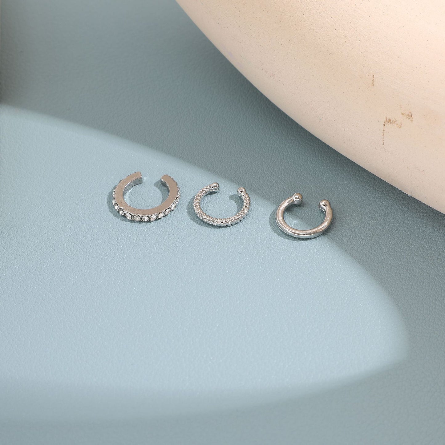 Conjunto de tres piezas con clip para la oreja pequeño 