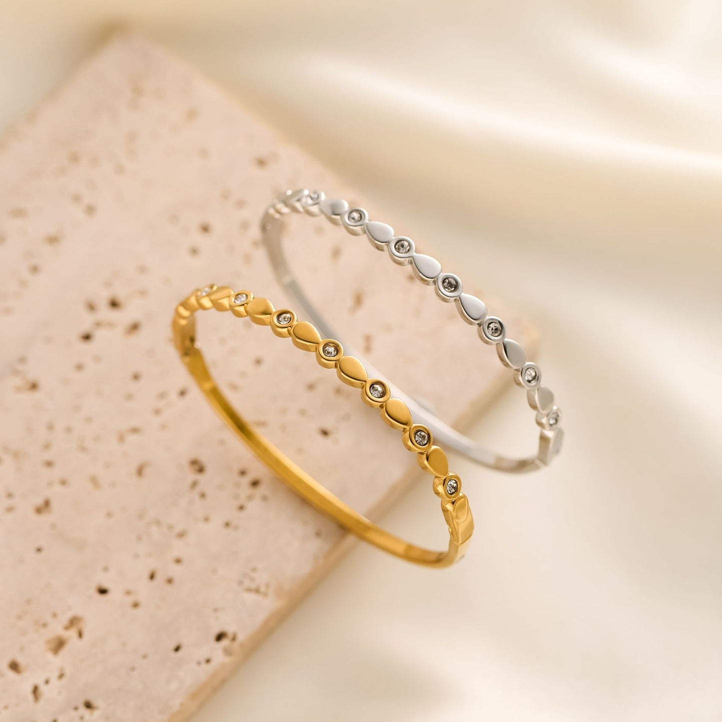 18K Gold Teardrop Bracelet