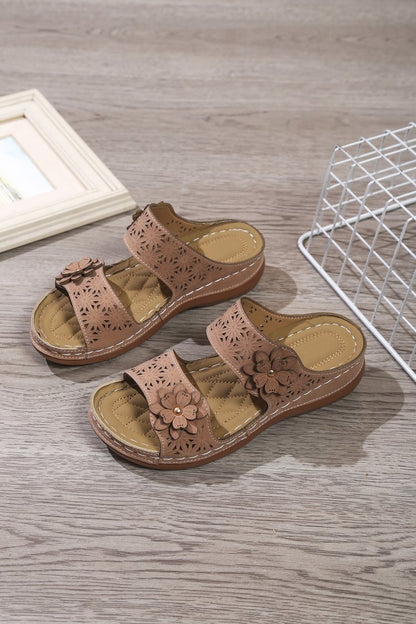 Soft-soled hollow flower sandals