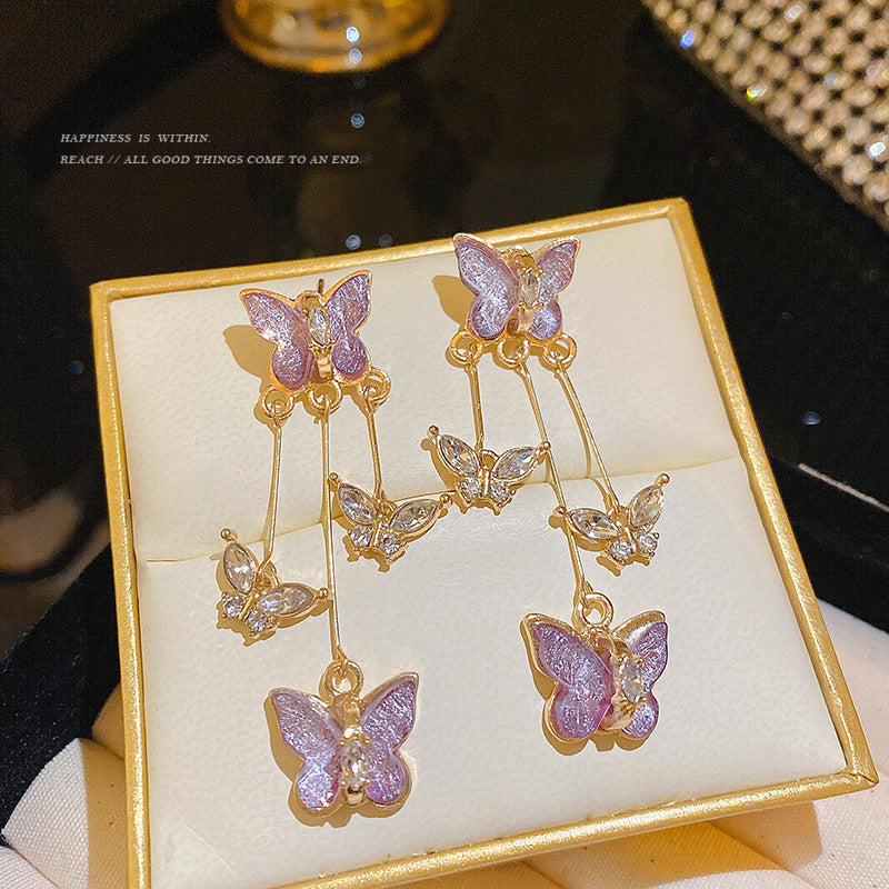 Pendientes largos con flecos de mariposa morada 