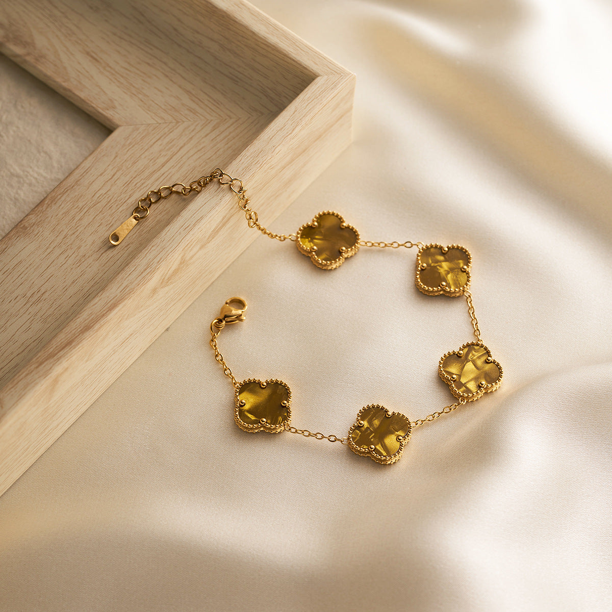 Women's Lucky Clover Necklace & Bracelet Set — Colorfast Collarbone Chains