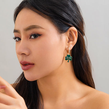 Pendientes con letras del festival de la cerveza verde 