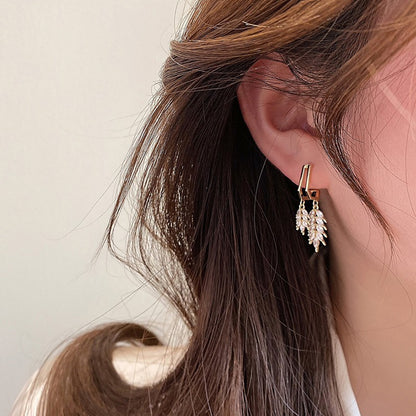 Pendientes de mujer con espigas de trigo llenas de diamantes