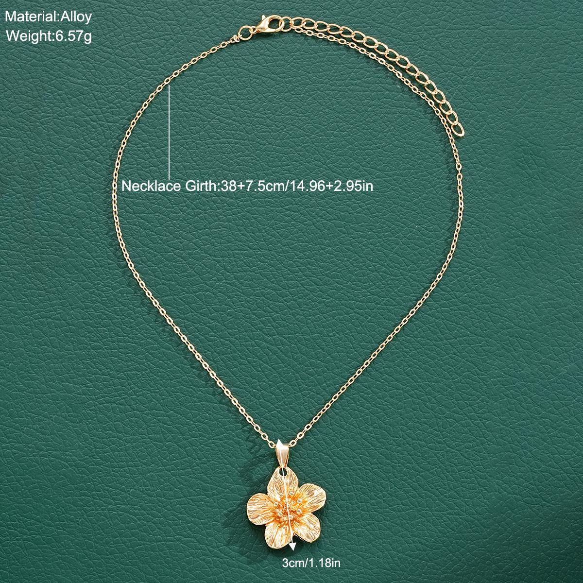 Pleated Flower Pendant Necklace