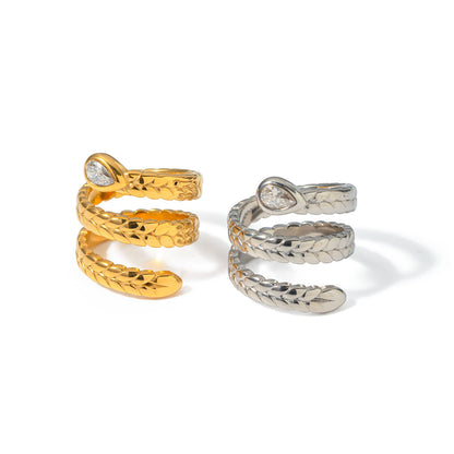 Anillo con circonitas en forma de serpiente. 