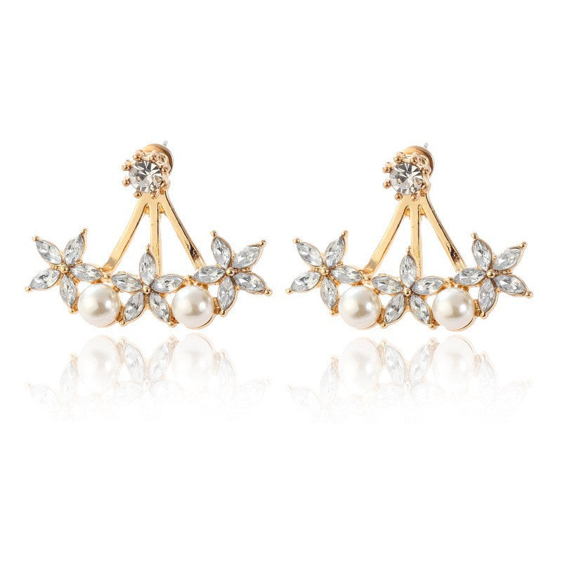 Pendientes de perla de ojo de caballo con pétalos de ciruela y diamantes 