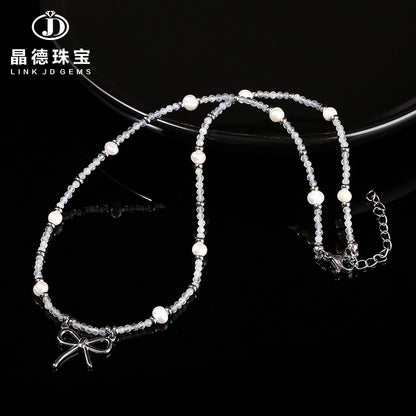 Collar de perlas barrocas de color gris natural con forma de luna 