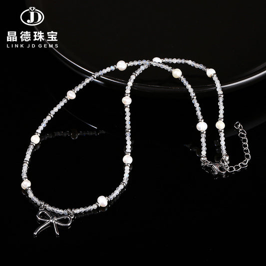 Collar de perlas barrocas de color gris natural con forma de luna 