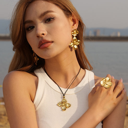 Collar con colgante de flores vintage 