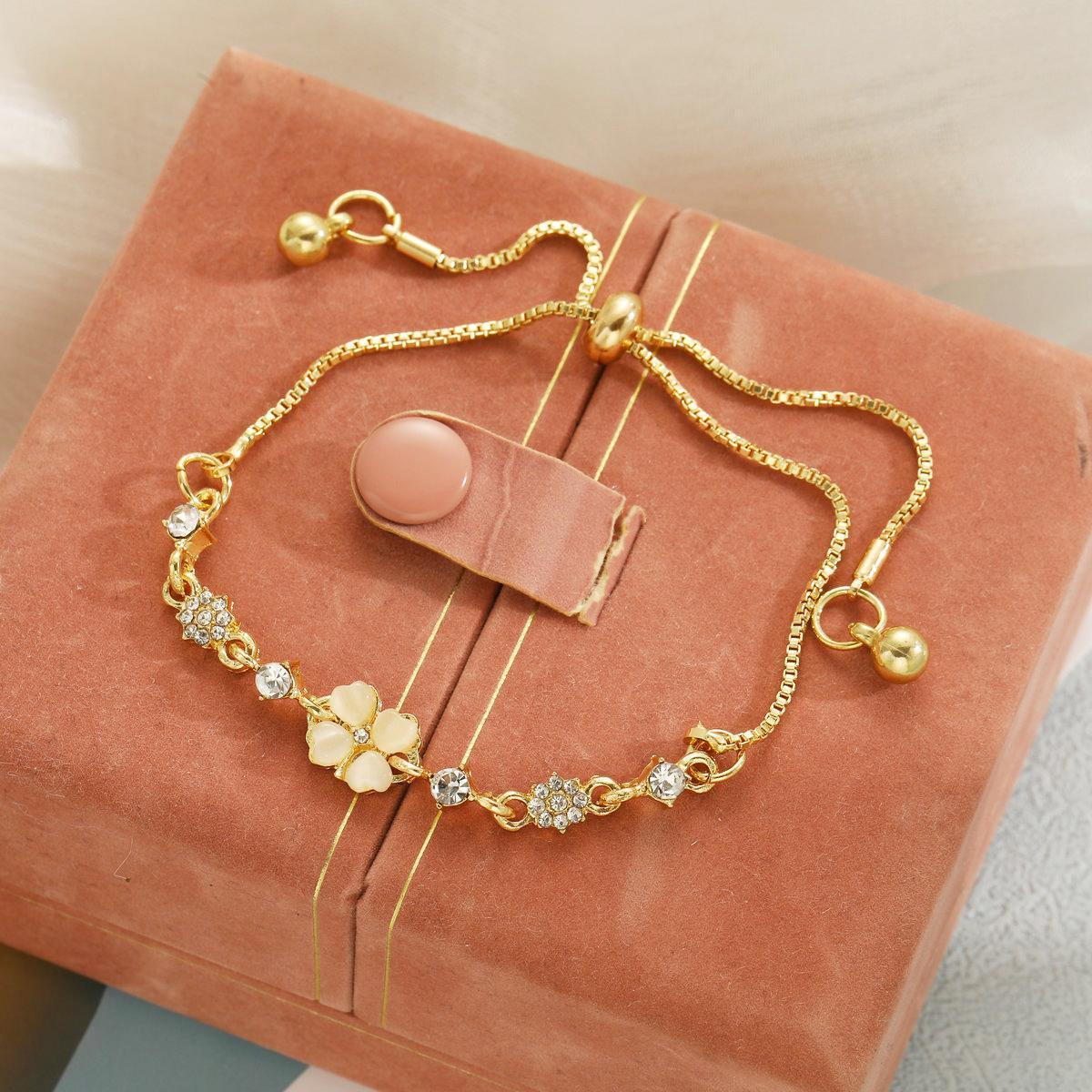 Zircon Leaf Push-Pull Bracelet