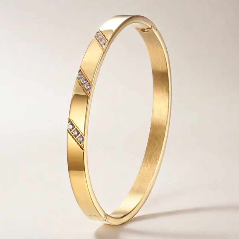 Stainless steel bracelet with diamonds