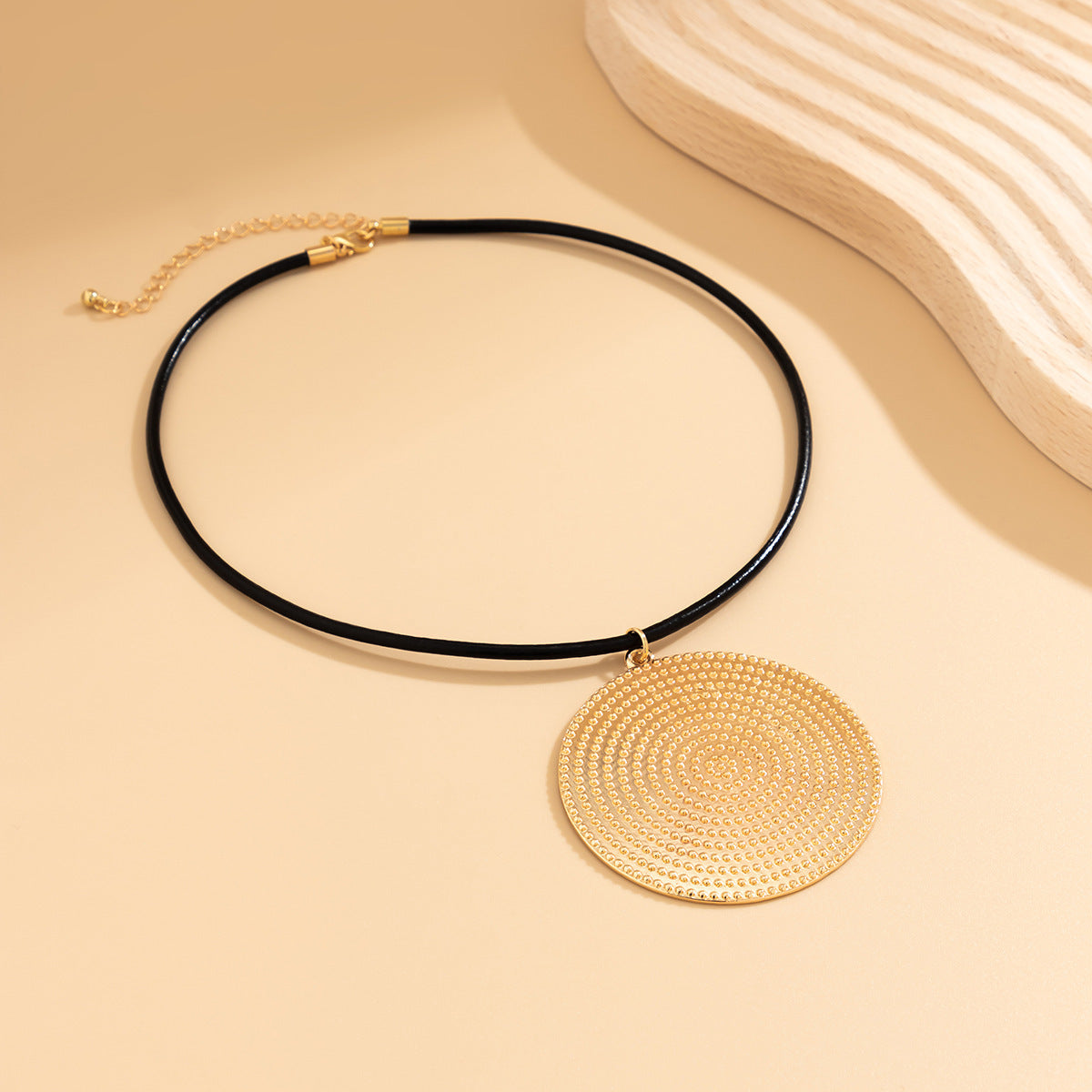 Collar retro de metal sencillo, joyería para mujer. 