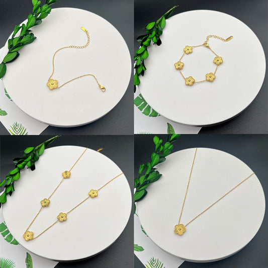 Five-leaf flower jewelry set