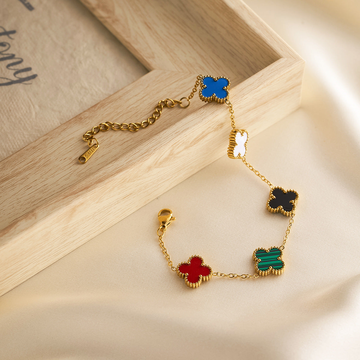 15mm 18K Gold-Plated Titanium Steel Double-Sided Four-Leaf Clover Collarbone Necklace — High Color Retention