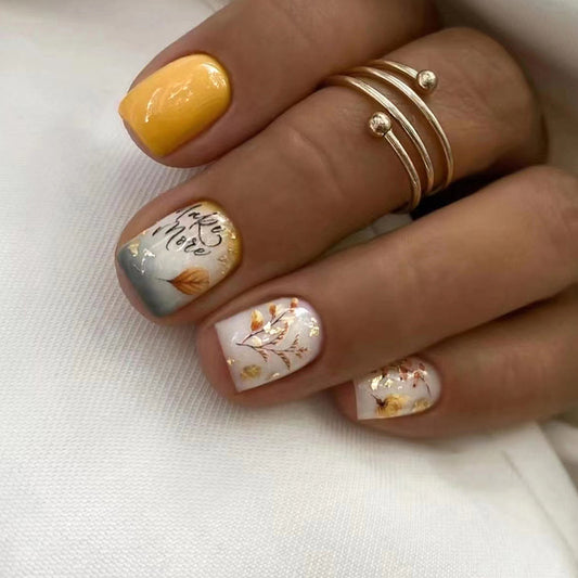 Uñas postizas cuadradas cortas con diseño de hojas vintage 