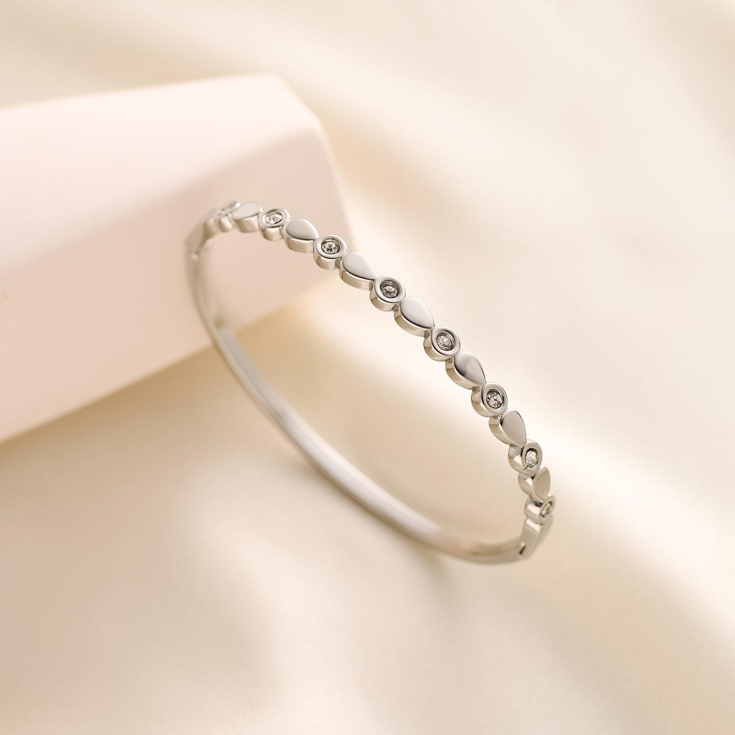 18K Gold Teardrop Bracelet