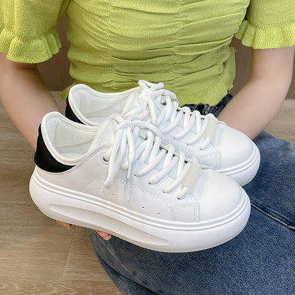 Zapatos blancos pequeños, zapatos de pan casuales, zapatillas deportivas de nicho. 