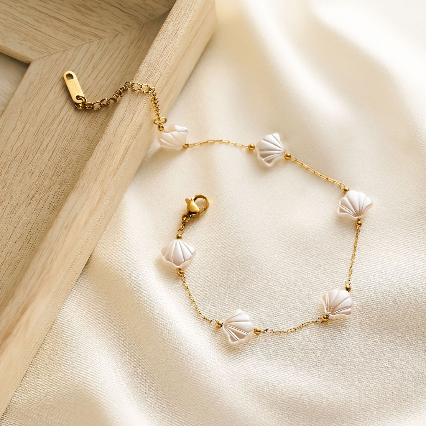 Stainless Steel Shell Bracelet (18K Gold Plated)