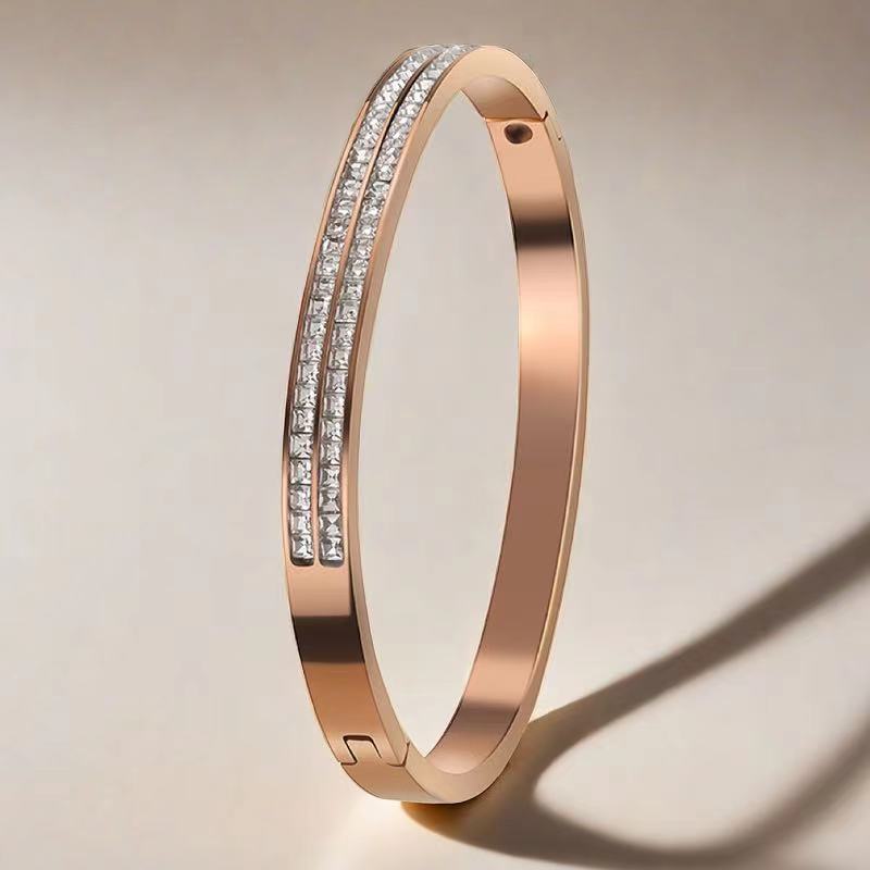 Stainless steel bracelet with diamonds