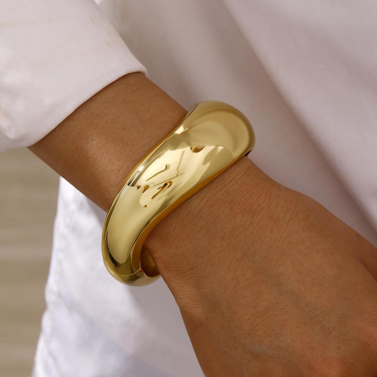 Wide-Brim Mirror Opening Bracelet