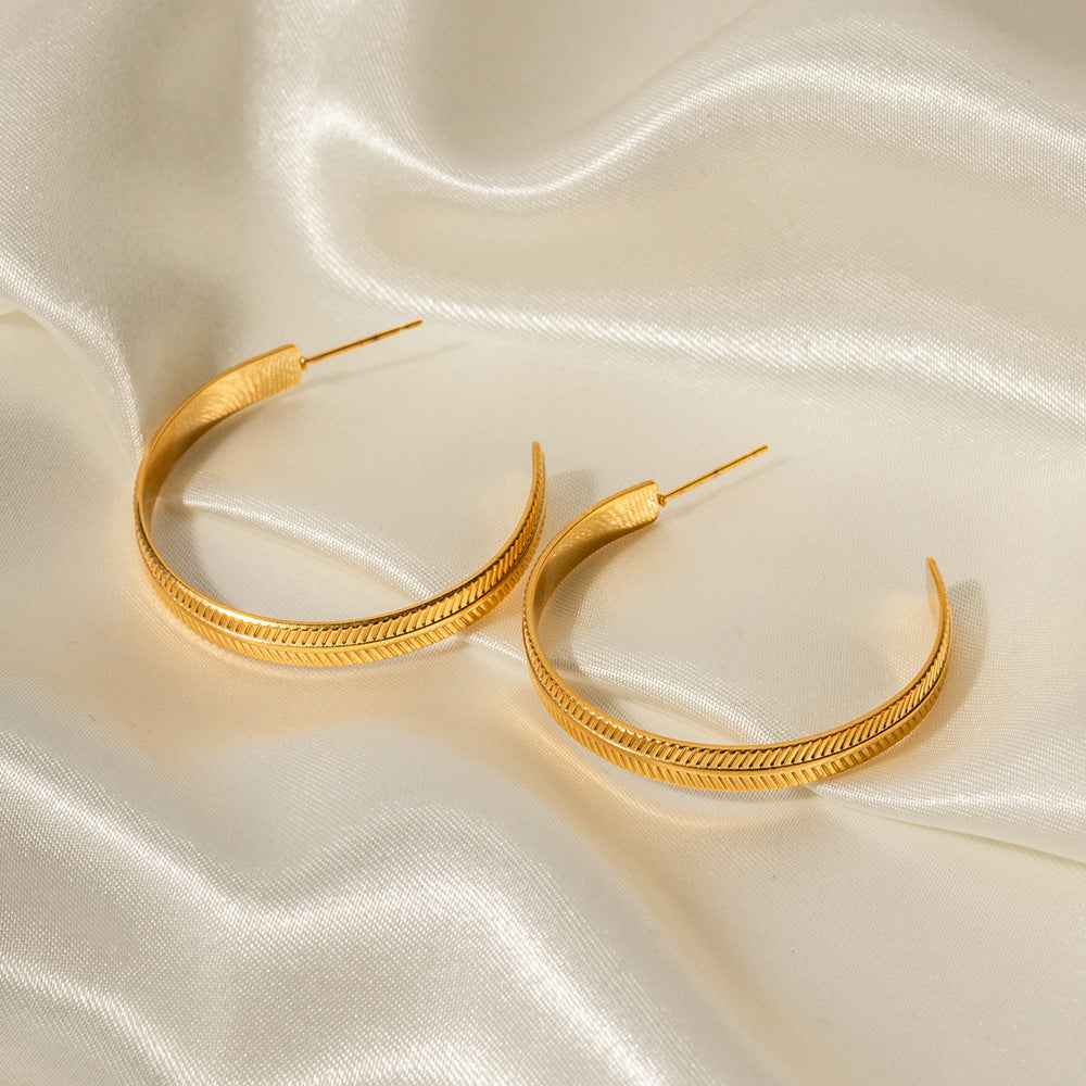 C-shaped geometric hoop earrings