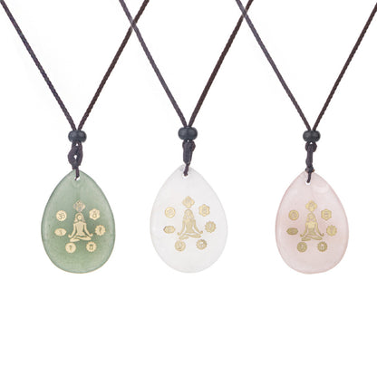 Colar com pingente de ioga gravado em cristal 