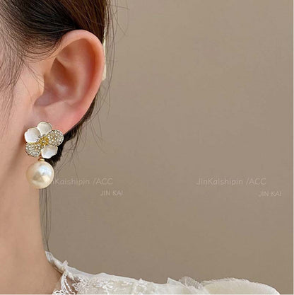 Dripping zircon pearl flower stud earrings