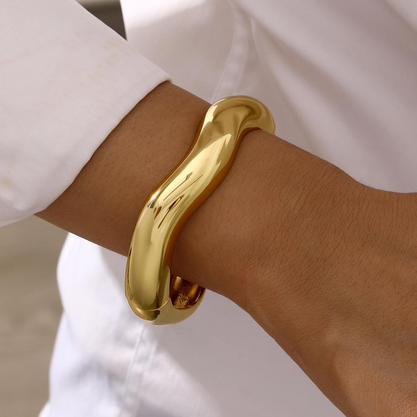 Curved Wave Geometric Bracelet