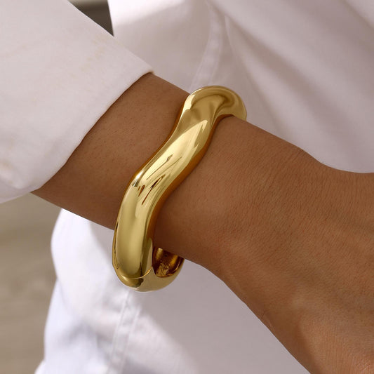 Curved Wave Geometric Bracelet