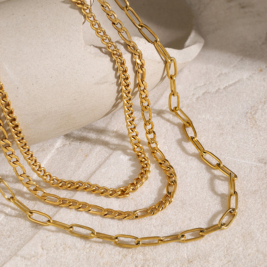 Tres collares de clavícula diferentes 